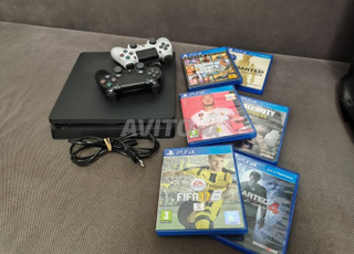 PS4 Slim avec plein de jeux