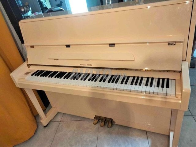 Samick JS 118 PIANO DROIT 