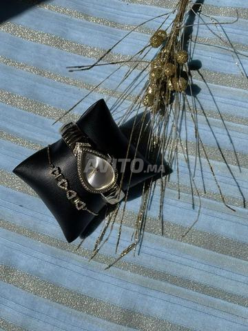 ساعة و سوار أنيق للنساء ستيل لا يصدأ مع علبة هدية 