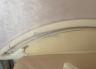 Lit avec 2 chevers à vendre