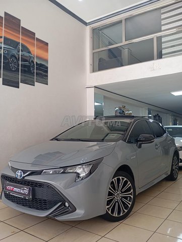 Toyota hybride panoramique 