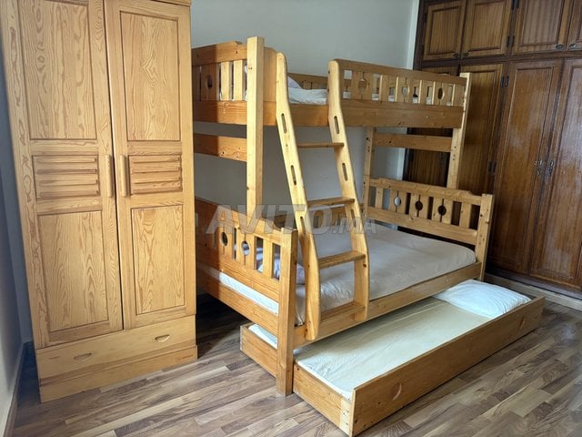 Lit superposé triple / Armoir en bois massif