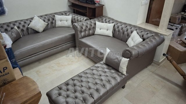 Salon complet de style classique luxueux