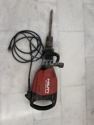 un marteau-piqueur Hilti TE 1000-AVR