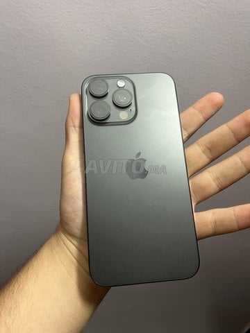 iphone 15 pro max  fiha tmn zwine 