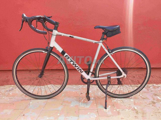 Vélo de route Triban 100 B'Twin et accessoires 