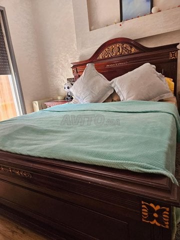 chambre à coucher très bon état en bois hêtre
