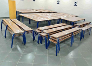 CHAISES ET TABLE تمن المصنع  