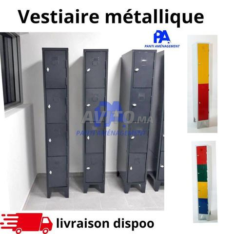 vestiaire 3 portes disponible en stock \casier - 2
