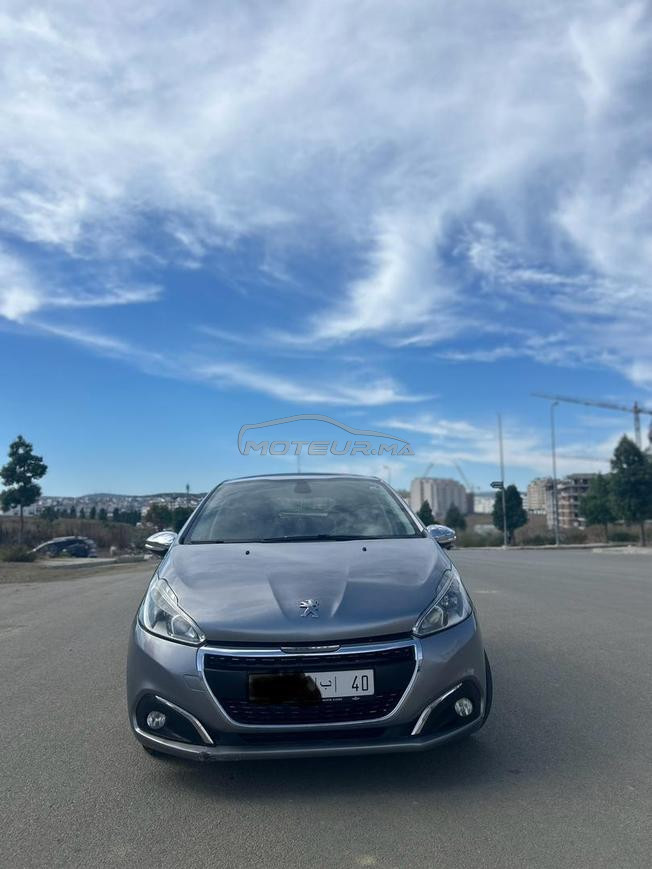 peugeot 208 modél 2019 tout option 
