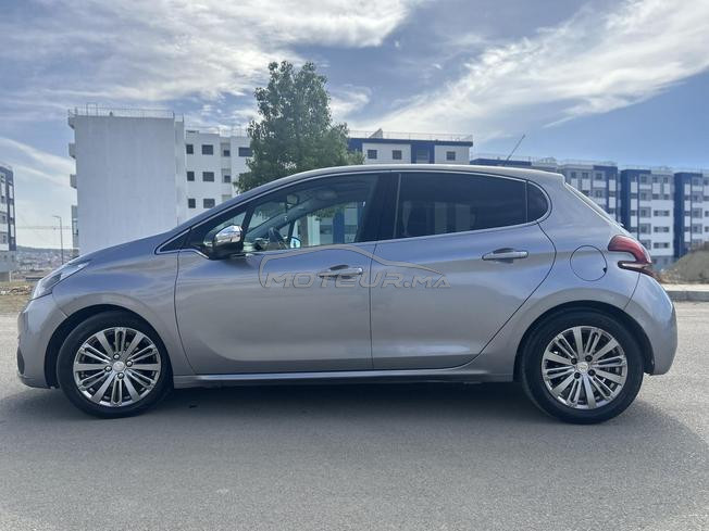 peugeot 208 modél 2019 tout option 