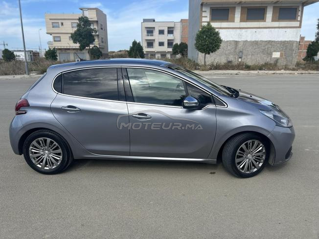peugeot 208 modél 2019 tout option 