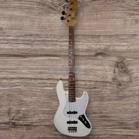 Guitare basse Jazz Vision By Msa avec étui 
