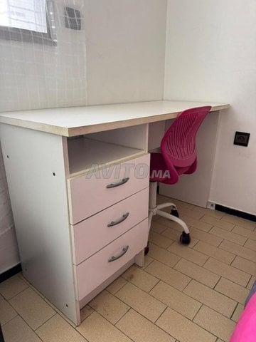 Lit avec matelat&bureau chaise&table de tv
