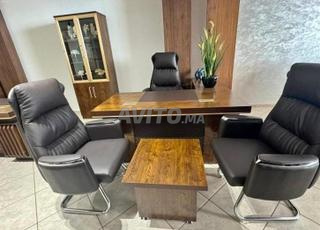 🪑📦 اجعل مكتبك عنوانًا للفخامة