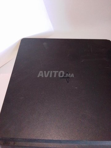 PS4 slim (prix négociable)