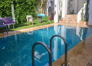 Rez-de-chaussée chaussée villa avec picine