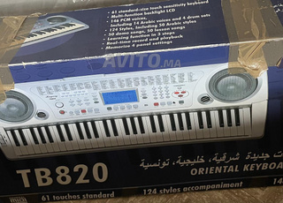Piano TB820 oriental keyboard presque neuf
