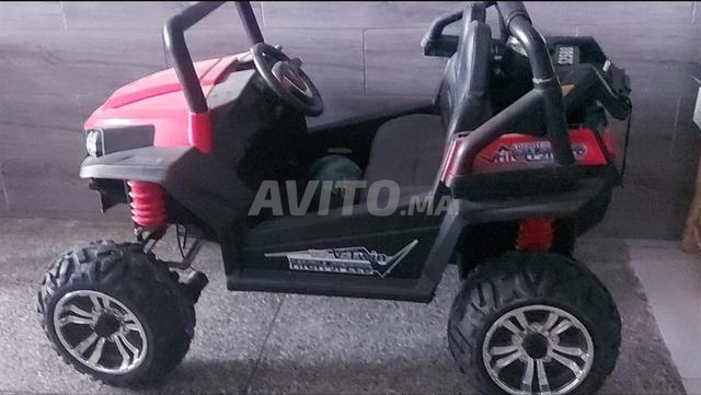 Voiture jouet tres bon etat