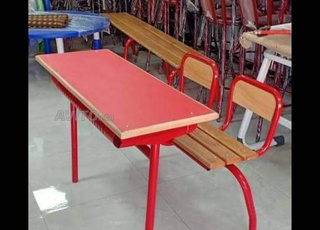 les chaises avec table de scolaire