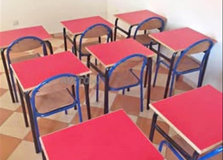les chaises écolier avec pupitre intégré