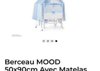 Lit bébé en bois en très bon état 