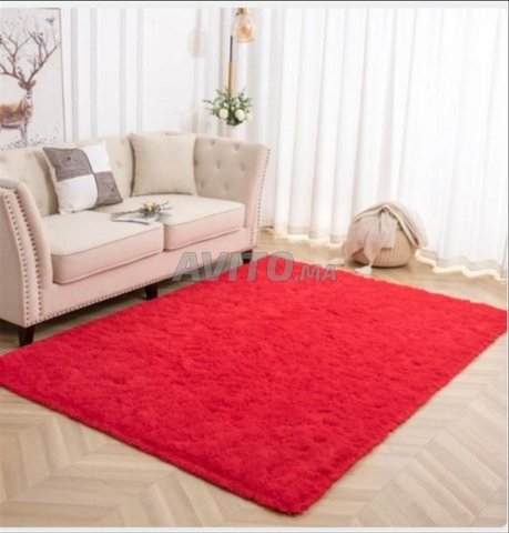 Tapis fourrure rouge 