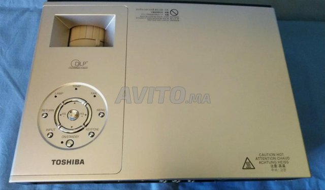 جهاز عرض (بروجيكتور) من نوع Toshiba.الثمن 300 dh   
