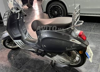 Vespa primavera touring