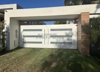 Portail et porte de villa à vendre