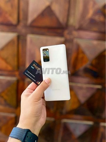 SAMSUNG S20 FE JAMAIS UTILISÉ 