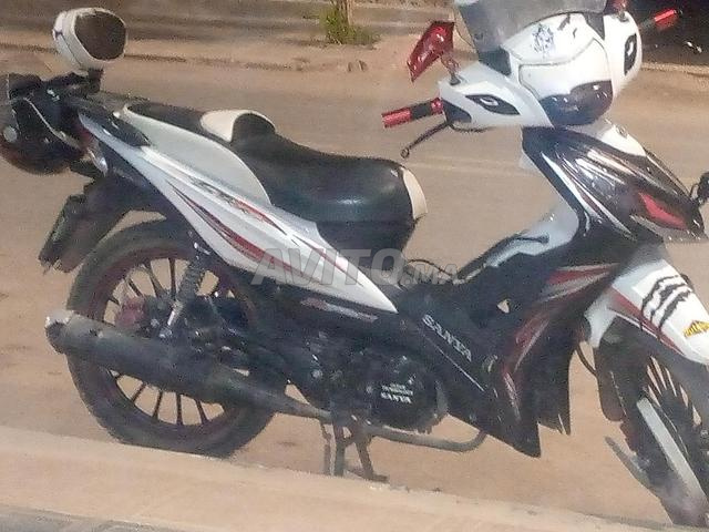 دراجة نارية من صنف sania R 1000