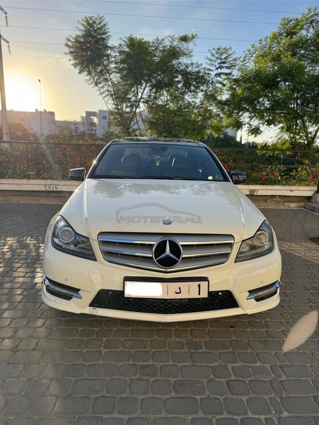 Mercedes-Benz 220 Diesel Automatique 2011 à Rabat