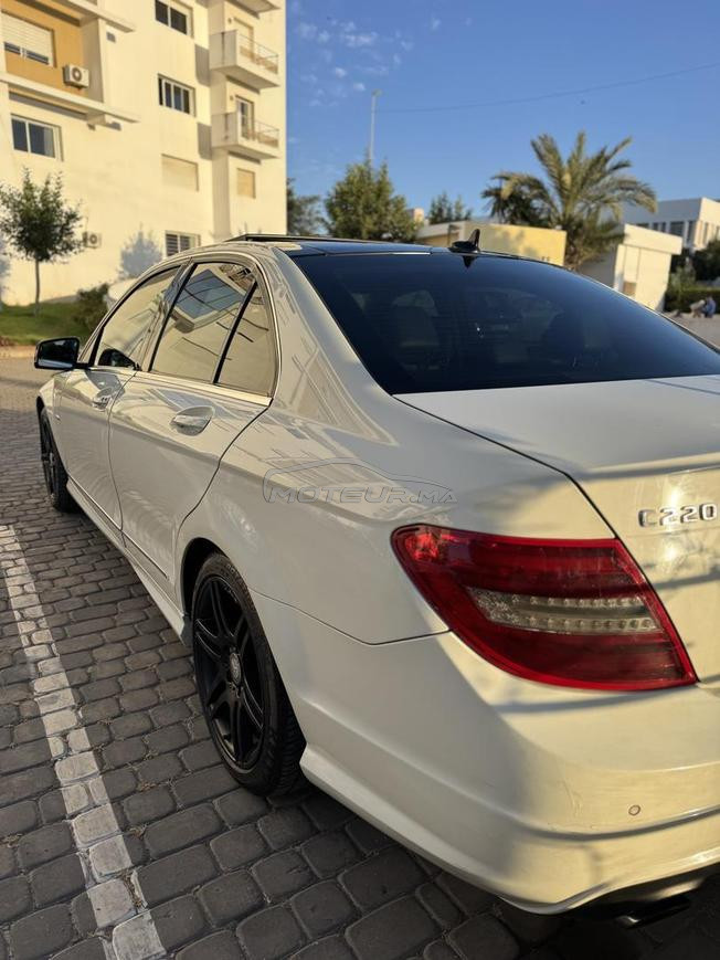 Mercedes-Benz 220 Diesel Automatique 2011 à Rabat