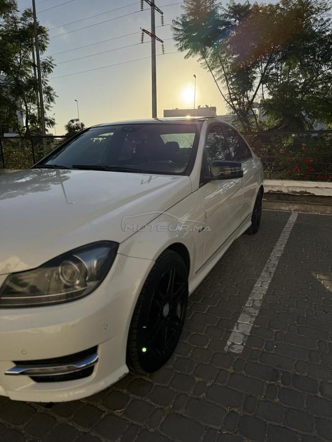 Mercedes-Benz 220 Diesel Automatique 2011 à Rabat