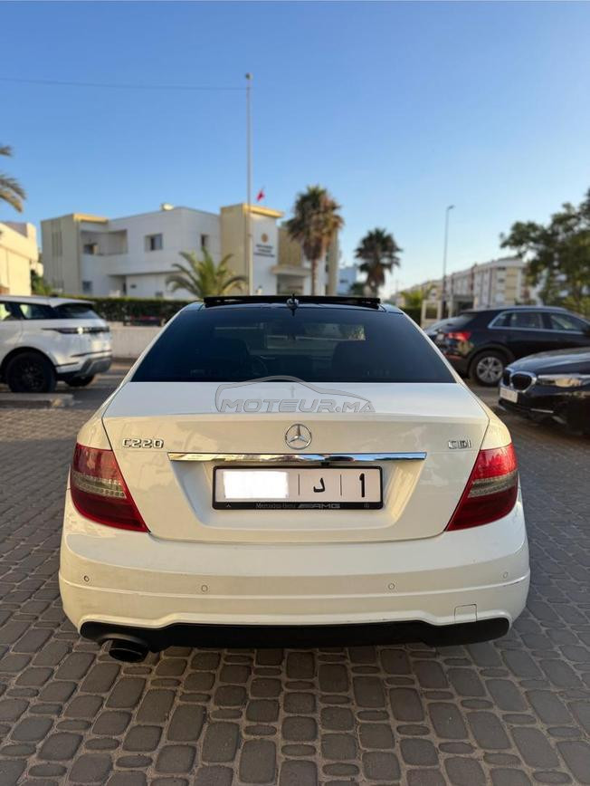 Mercedes-Benz 220 Diesel Automatique 2011 à Rabat