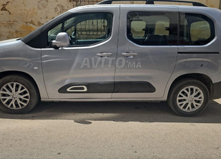 voiture trée bon état 