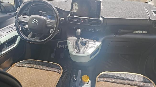 voiture trée bon état 