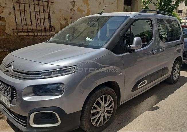 voiture trée bon état 