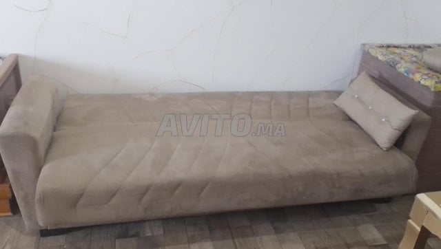 un canapé de 3 places et 2 fauteuils 