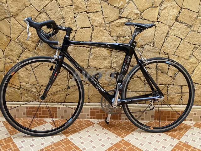 Velo de course professionnelle LOOK (full-carbon)