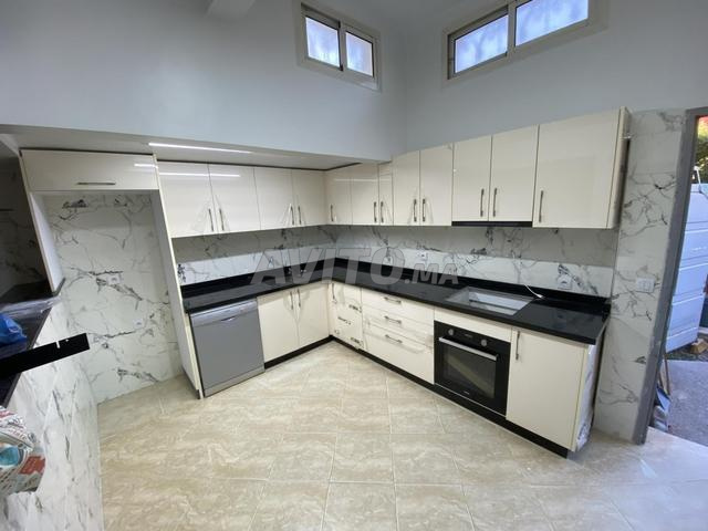 	مطبخ عصري مفصل حسب الطلب بثمن مناسب