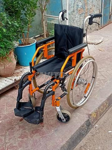 Chaise roulante pour enfant