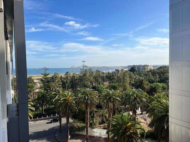 شقة جميلة في الطابق الأخير بإطلالة على البحر في الحديقة