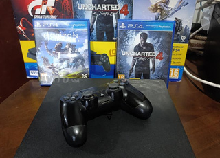 PS4 slim 500GB très bon état avec manette et jeux