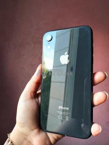iPhone XR 128 Go en bon état accessoires 