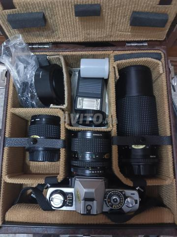  deux appareils photos minolta et accessoires.