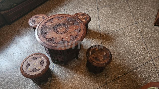 Table, 4 chaises artisanales importée de l'inde