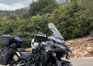 BENELLI TRK 502 avec les accessoires