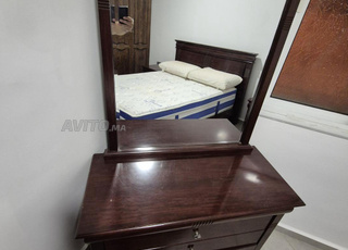 Chambre à coucher en bon état 